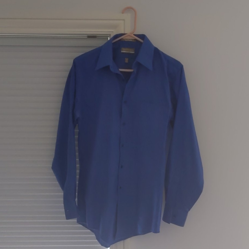 VanHeusen fitted long sleeve dress shirt